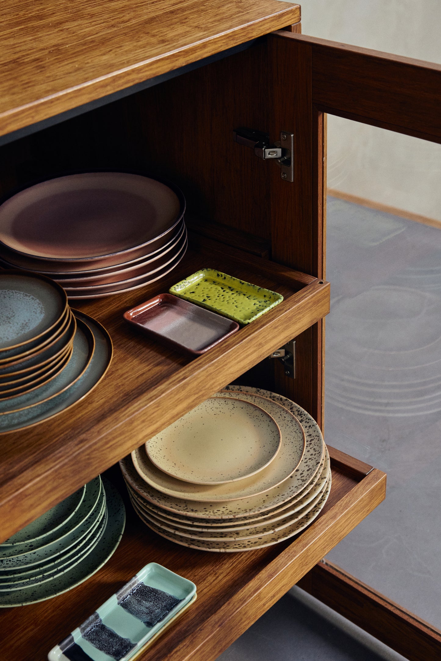 70s ceramics: XS dish, bloom