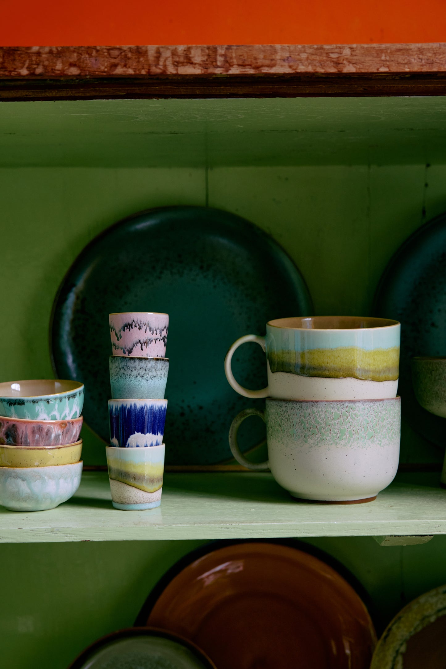 70s ceramics: tea cup, glint