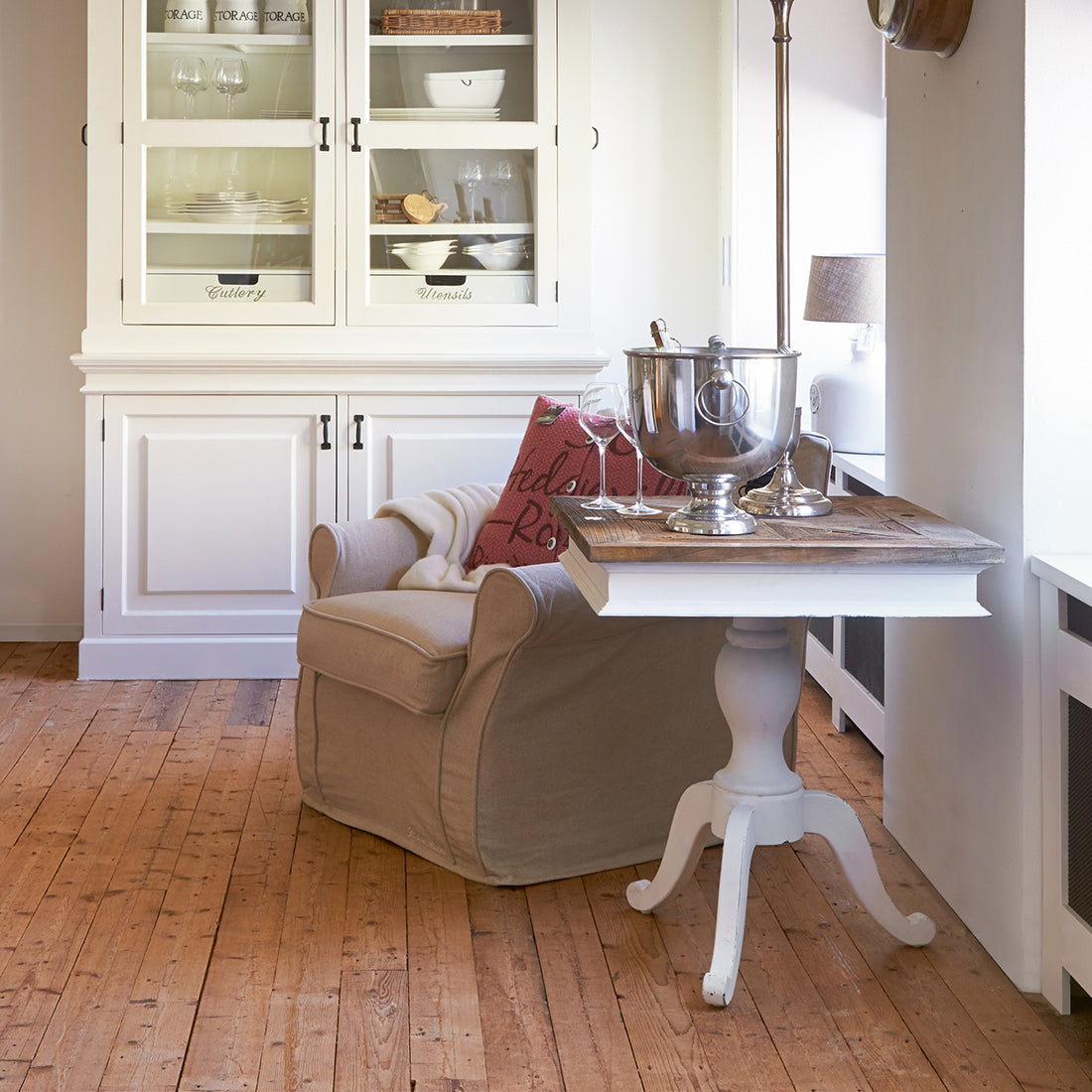 Chateau Belvedere Wine Table 70x70