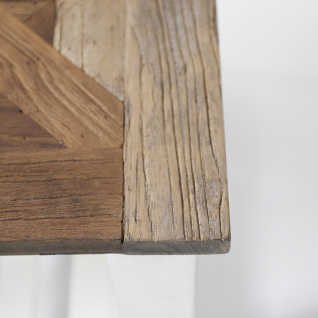 Chateau Chassigny End table 60x60