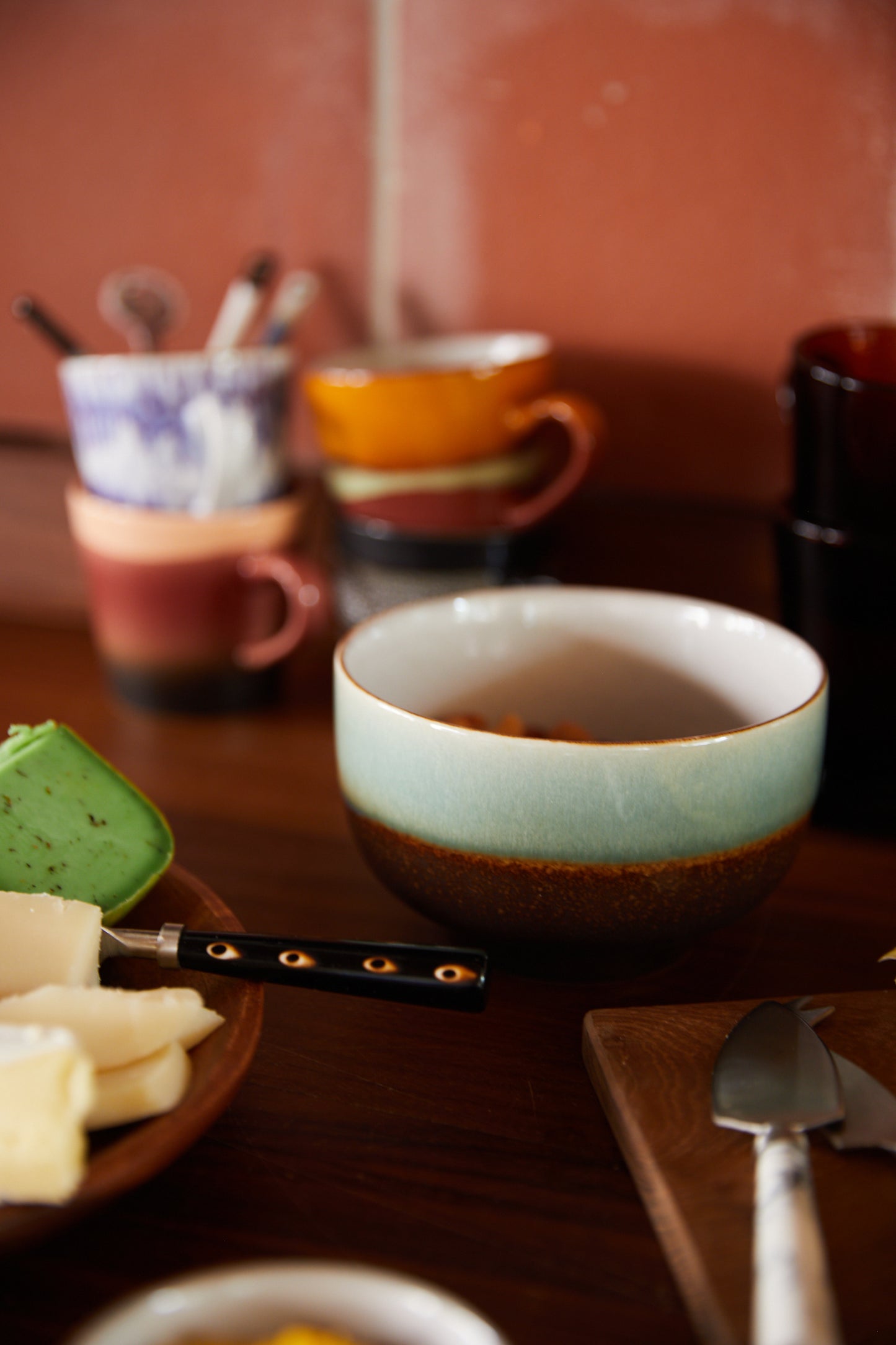 70s ceramics: noodle bowl, depths