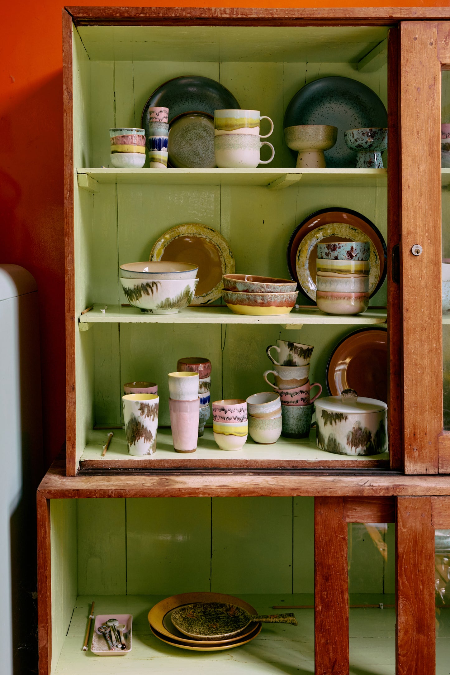 70s ceramics: café cup, glint