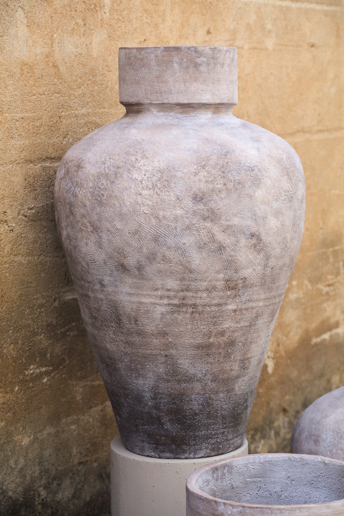 Michle Beige fiber cement vintage jar pot
