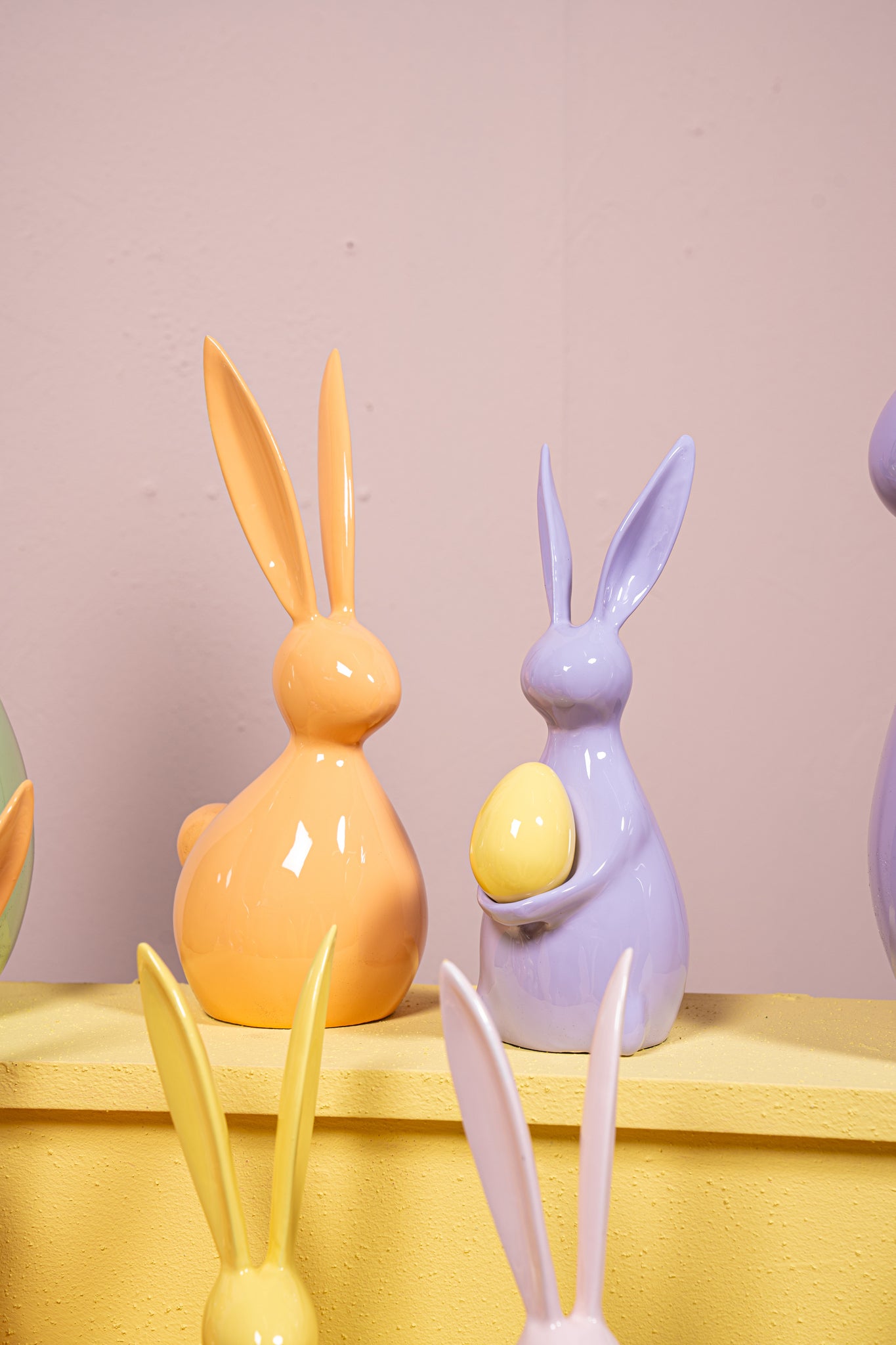 Saedee rabbit statue with egg